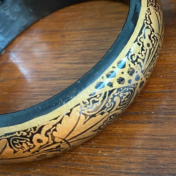 NWT Beautifully Hand Painted Gold & Black Boho Wood Bracelet Bangle - Picture 6 of 8